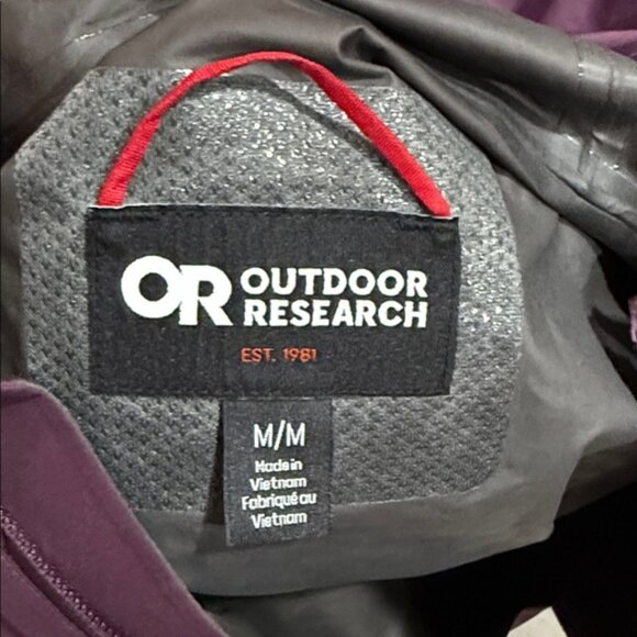 Outdoor Research Women's Aspire Gore-TexJacket V055 in Blackberry Medium - Picture 12 of 12